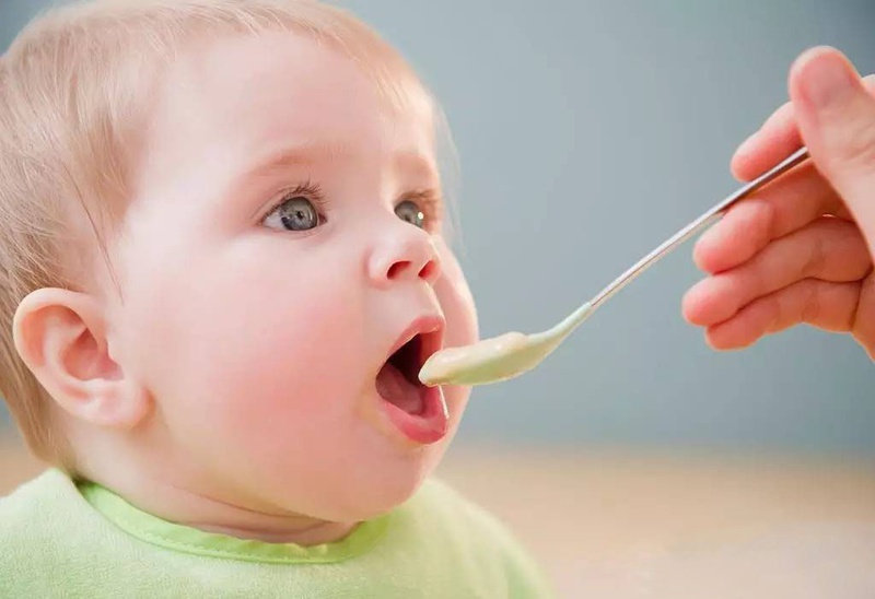 Làm gì khi trẻ bị tay chân miệng 3