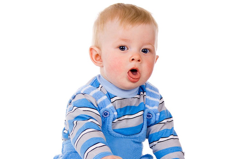 Phụ huynh phải làm gì khi trẻ bị viêm họng
