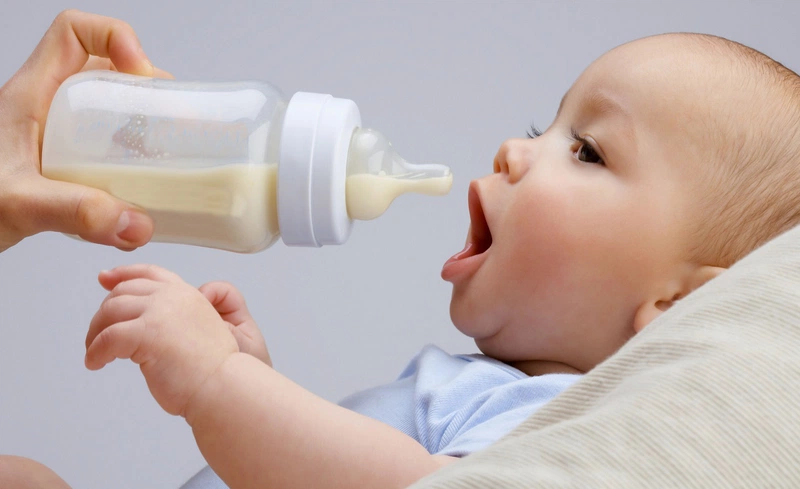 Làm sao để biết bé có hợp sữa hay không?3