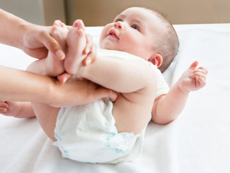 Vì sao trẻ thường bị hăm tã vào mùa đông? Có nguy hiểm không?