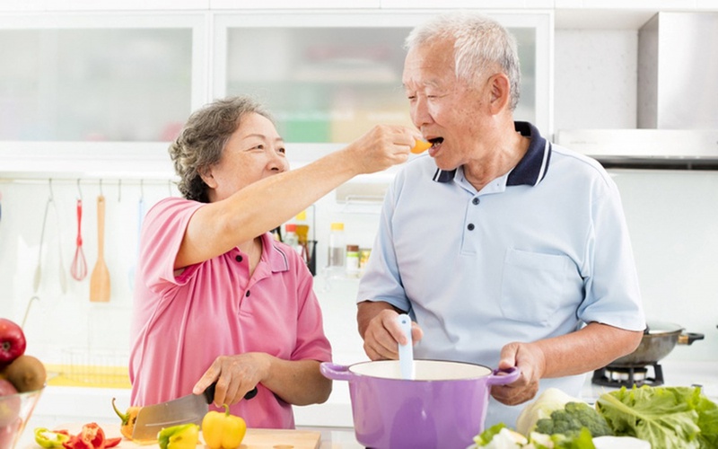 Làm thế nào để tăng cường sức khỏe, giảm bớt mệt mỏi cho người cao tuổi?2