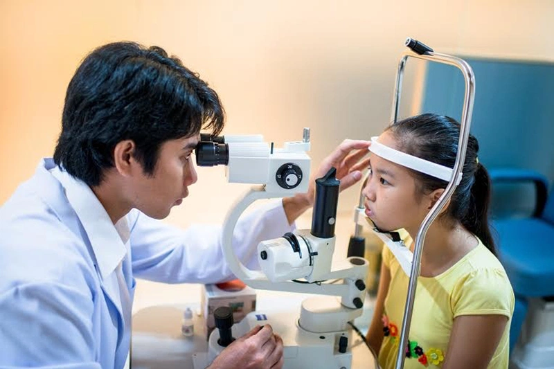 Loạn thị bẩm sinh có chữa được không?