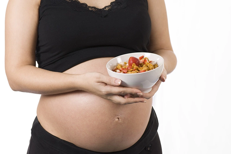 Bất ngờ trước lợi ích của granola cho bà bầu khi mang thai 2