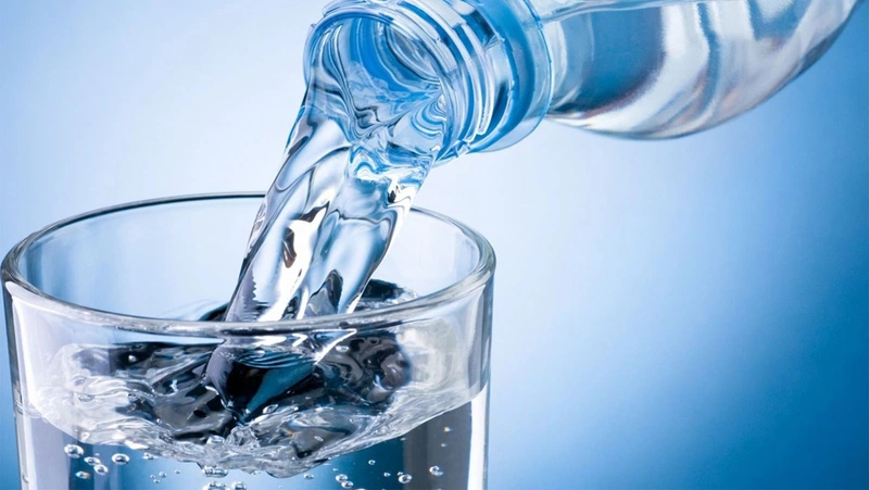 Lợi ích của việc uống nước khoáng có ga: giảm axit