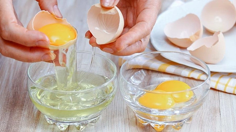 Đắp mặt nạ lòng trắng trứng gà có tác dụng gì?