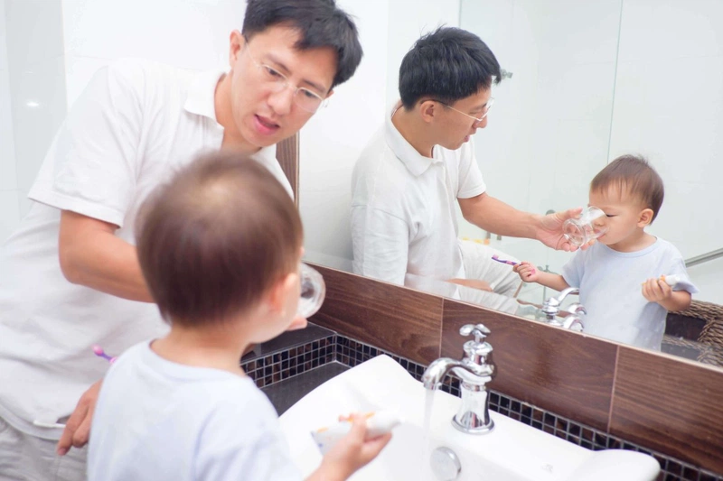 Lưu ý không nên cho trẻ dùng kem đánh răng của người lớn