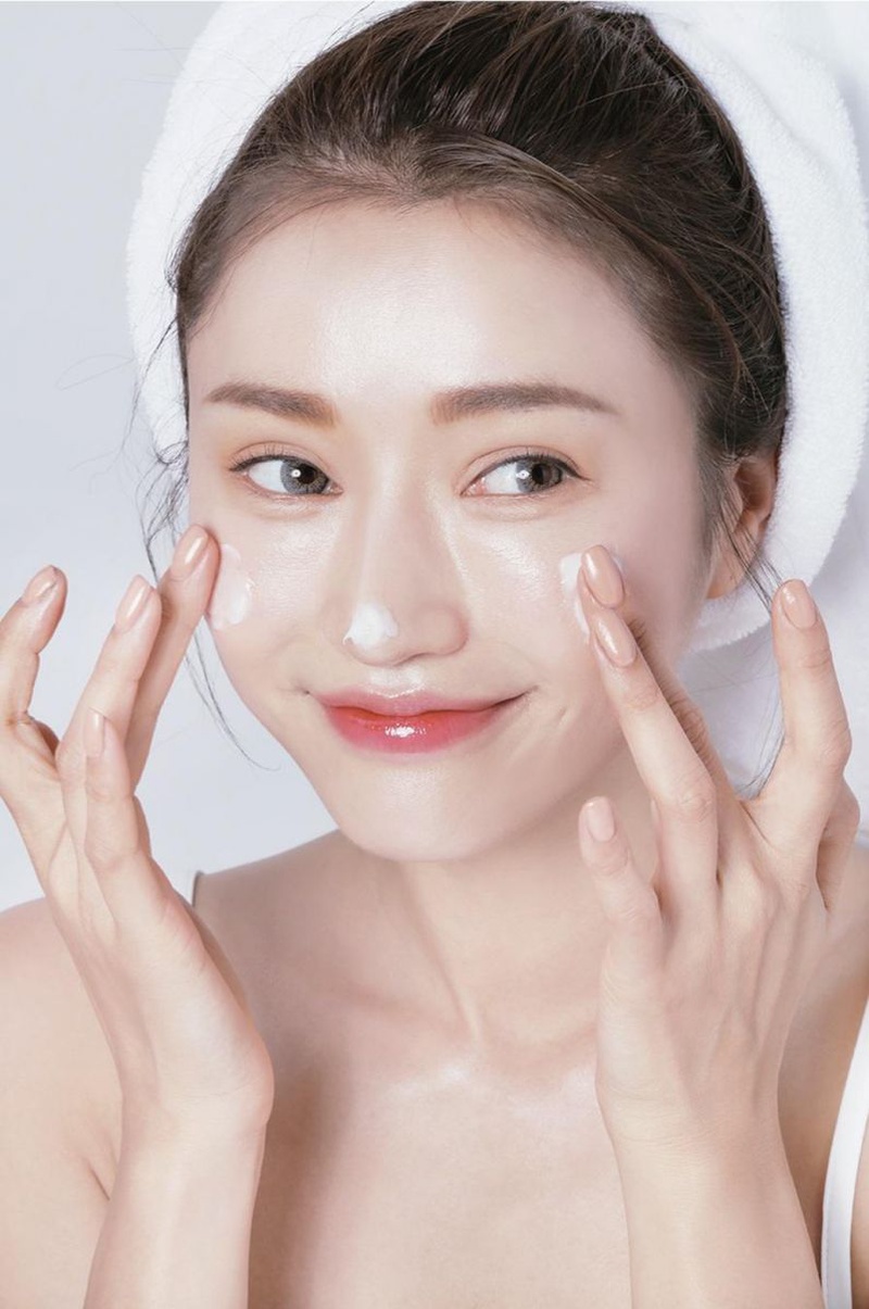 Mách bạn các mẹo nhỏ trong việc chọn kem chống nắng cho da dầu hay đổ mồ hôi 2