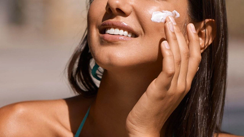 Mách bạn các mẹo nhỏ trong việc chọn kem chống nắng cho da dầu hay đổ mồ hôi 3