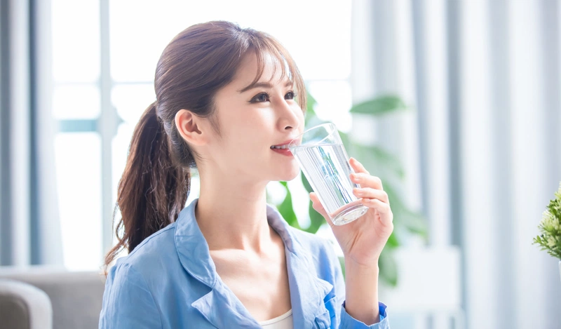 Uống nhiều nước - Một số cách chữa viêm bàng quang tại nhà