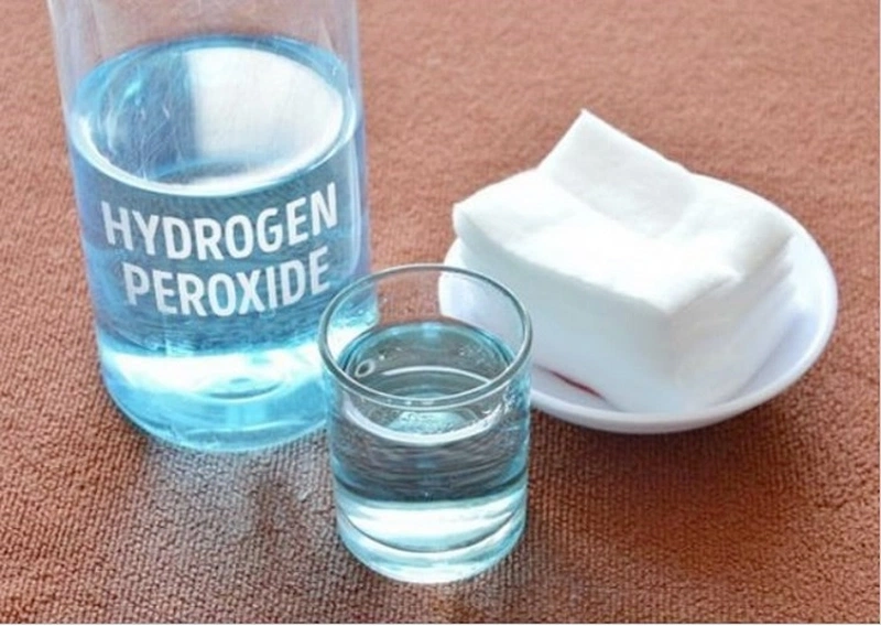 Làm trắng răng sau 1 đêm bằng oxy già
