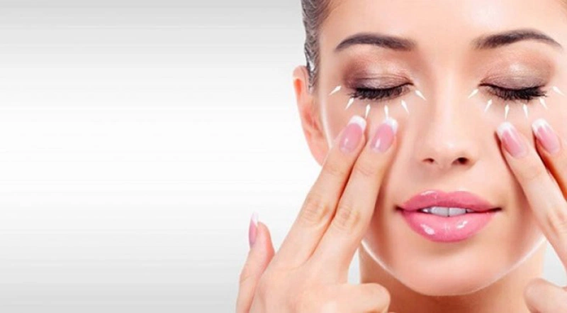 Mách bạn một số cách massage trị bọng mắt hiệu quả 2