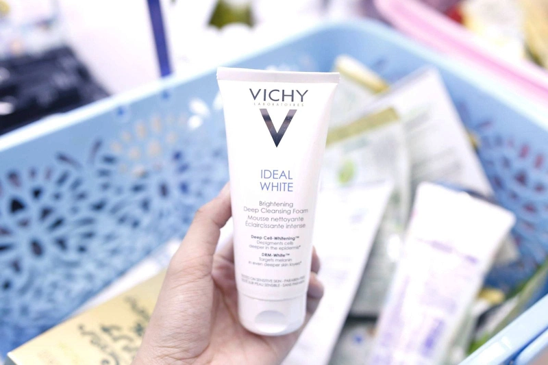 Mách bạn những loại sữa rửa mặt trắng da chất lượng 3