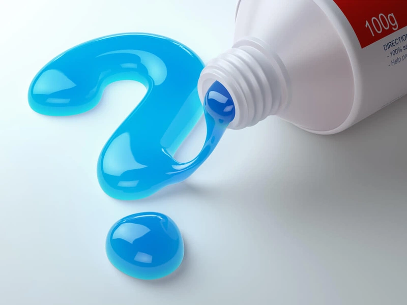 Các mẹ nên kiêng đánh răng sau sinh do răng còn yếu