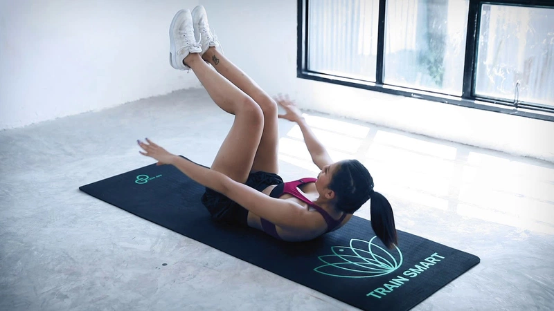 Mách chị em bài tập Pilates cho chân thẳng