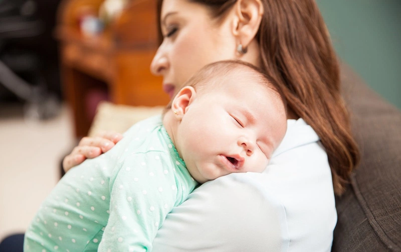 Mách mẹ cách bế trẻ sơ sinh dễ ngủ cực hay 3