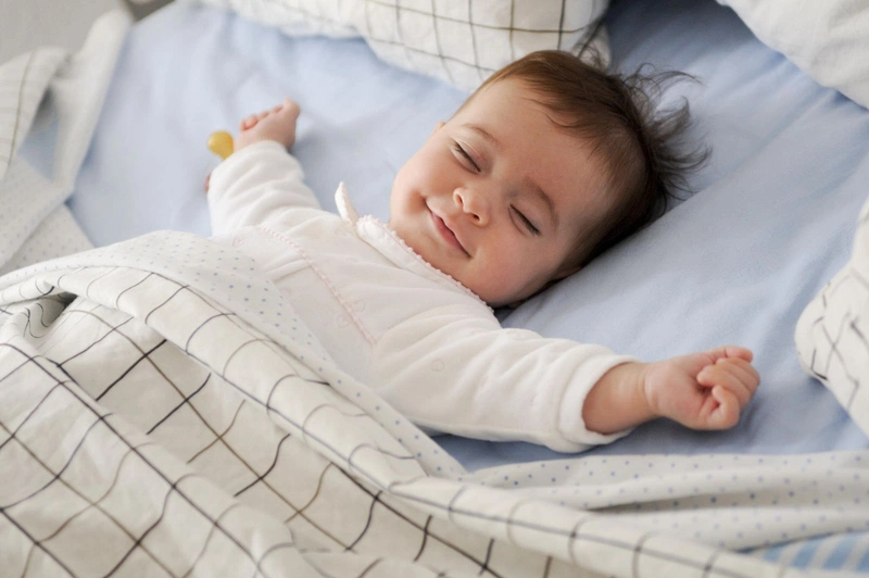 Mách mẹ cách bế trẻ sơ sinh dễ ngủ cực hay