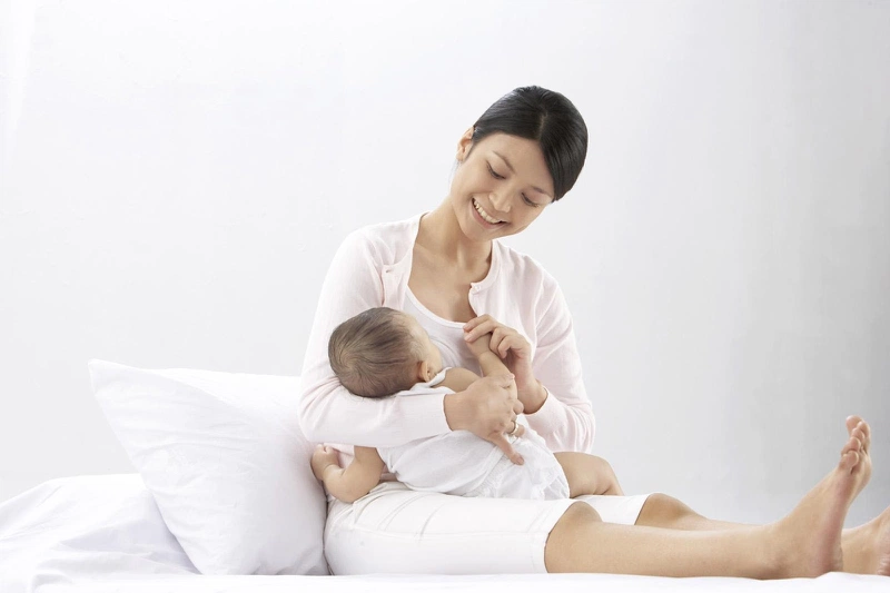 Mách mẹ cách bế trẻ sơ sinh dễ ngủ cực hay 1