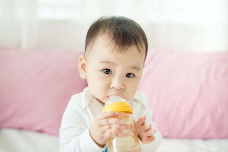 Mách mẹ cách luộc bình sữa cho trẻ sơ sinh an toàn 3