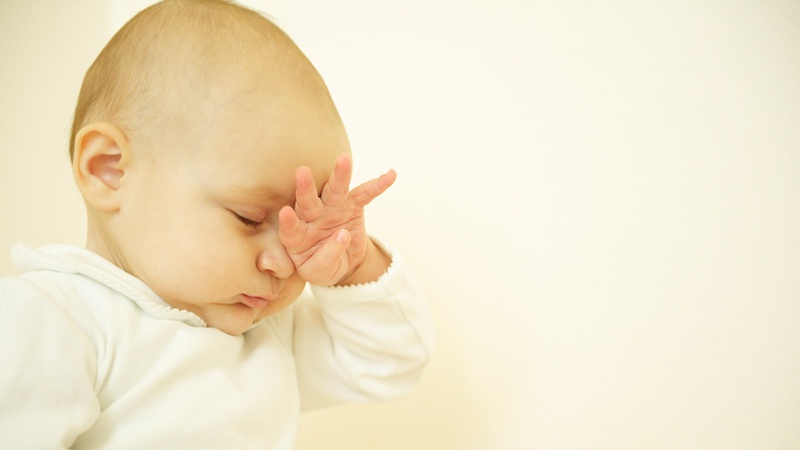 Mách mẹ cách xử lý tình trạng khô mắt ở trẻ sơ sinh 1