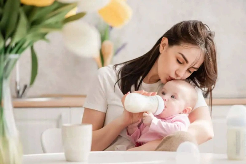Không có thời điểm quy định khi nào cai sữa cho bé