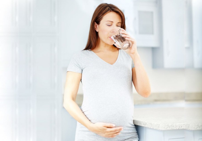 [Góc thắc mắc] Khi cho con bú uống viên chống nắng được không? 2