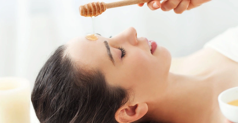 Massage Mặt Bằng Mật Ong: Những Lợi Ích Không Ngờ - Nhà Thuốc Fpt Long Châu