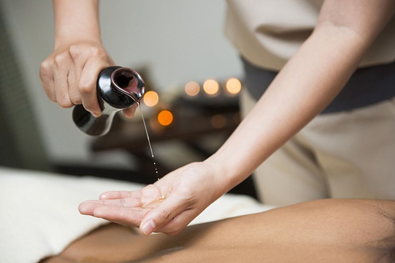 Massage trị liệu tinh dầu là gì? Tác dụng ra sao với hệ cơ xương khớp