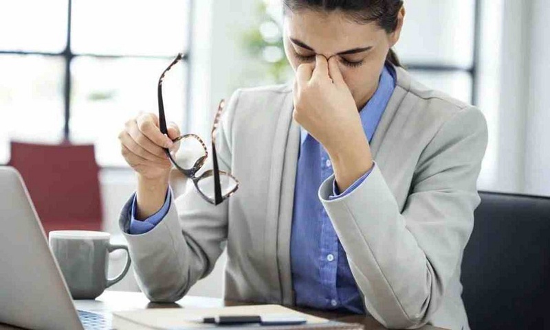 Mắt điều tiết nhiều gây mỏi phải làm sao 1