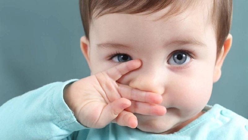 Mắt đổ ghèn sau sinh ở trẻ có nguy hiểm không? 4
