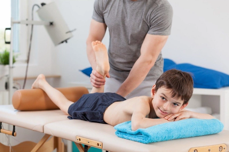 Lợi ích bất ngờ của mát xa cho trẻ tự kỷ 2
