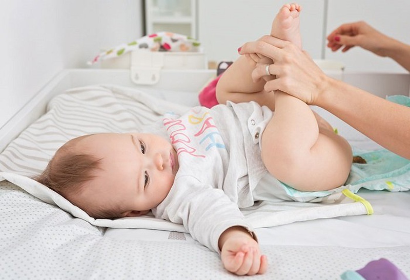 màu phân của trể sơ sinh như thế nào là bình thường