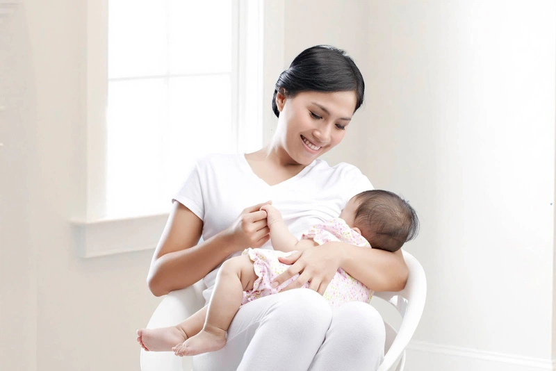 Mẹ cho con bú uống nước đá được không? 2