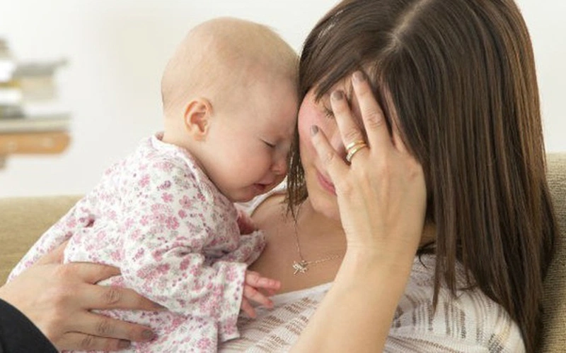 Mẹ có nên vừa mang thai vừa cho con bú không? 2