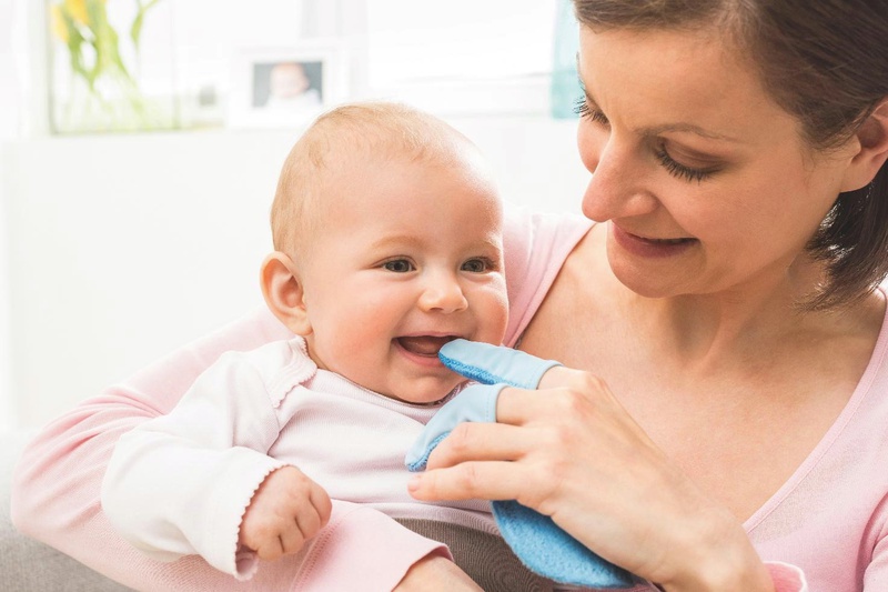 Mẹ nên rơ lưỡi cho trẻ sơ sinh bằng gì cho sạch? 1