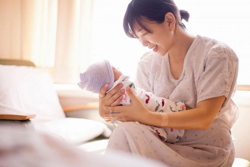 Mẹ sau sinh ăn xoài được không? Gợi ý cách chọn xoài ngon cho sản phụ