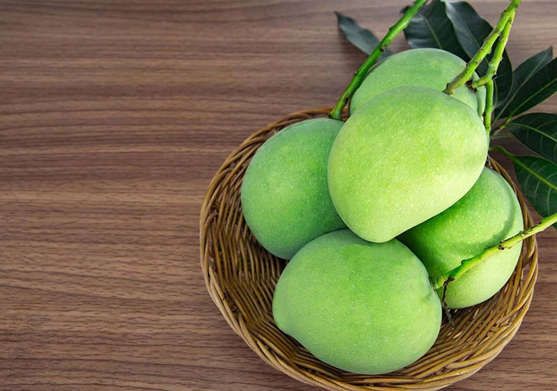 Mẹ sau sinh ăn xoài được không? Gợi ý cách chọn xoài ngon cho sản phụ