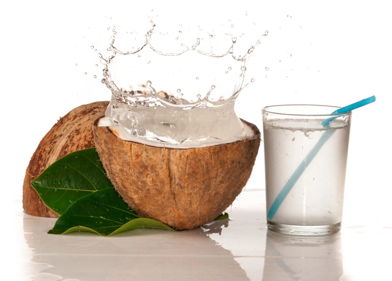 Mẹ trong giai đoạn cho con bú uống nước dừa được không? 1