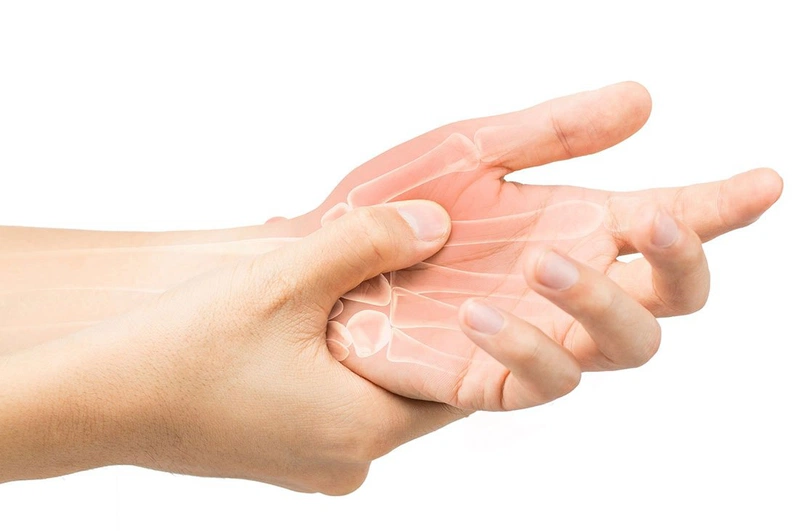 Có rất nhiều nguyên nhân dẫn đến tình trạng đau khớp cổ tay như do chấn thương vật lý hay dấu hiệu các bệnh xương khớp