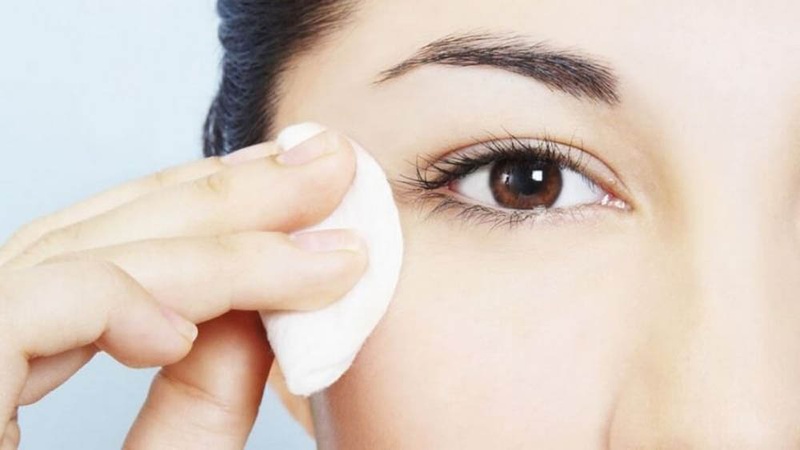 Mẹo dân gian chữa tắc tuyến lệ không phải ai cũng biết