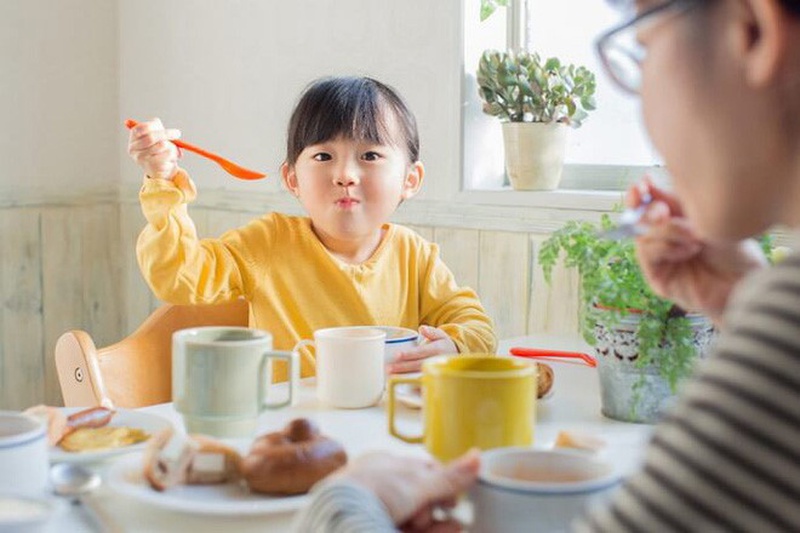 3 cách giúp trẻ ăn ngon miệng đơn giản mẹ cần biết 2