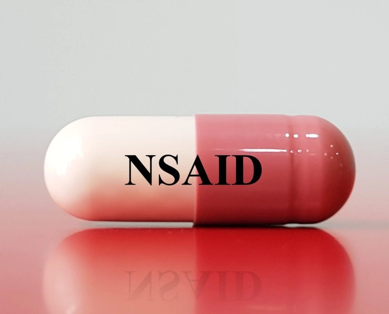 NSAID có tác dụng kiểm soát tình trạng viêm, từ đó có thể giảm sưng và đau