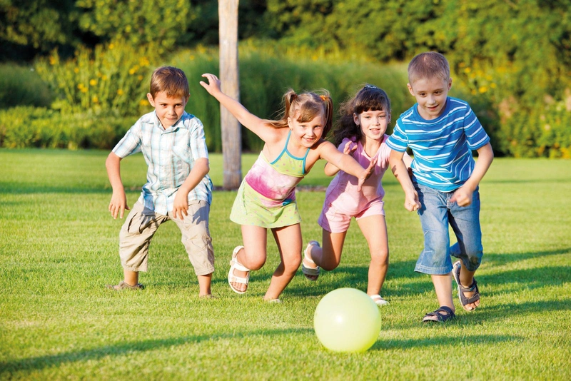Mẹo xử trí đúng cách khi trẻ bị bong gân bàn chân