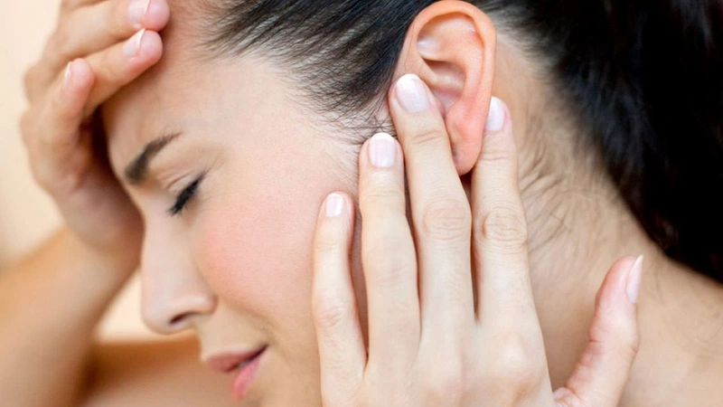 Giải đáp thắc mắc mệt mỏi ù tai là bệnh gì 2