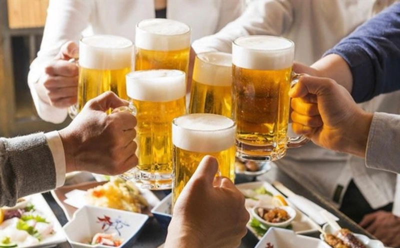Uống rượu, bia thường xuyên khiến bạn khó giảm mỡ bụng