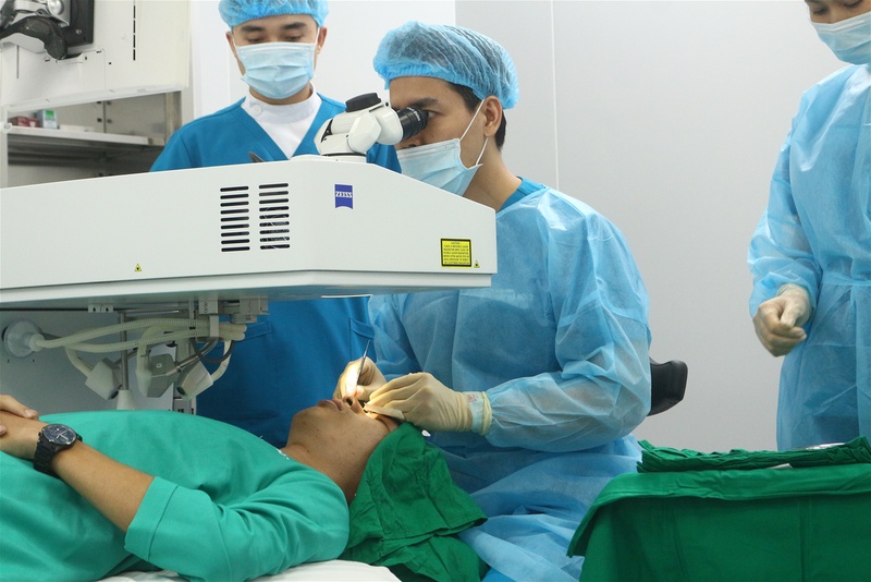 Mổ lác mắt có nguy hiểm không? 2