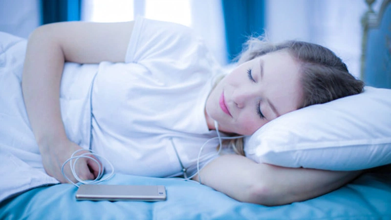 Nghe nhạc thư giãn chính là một cách trị mớ ngủ hiệu quả