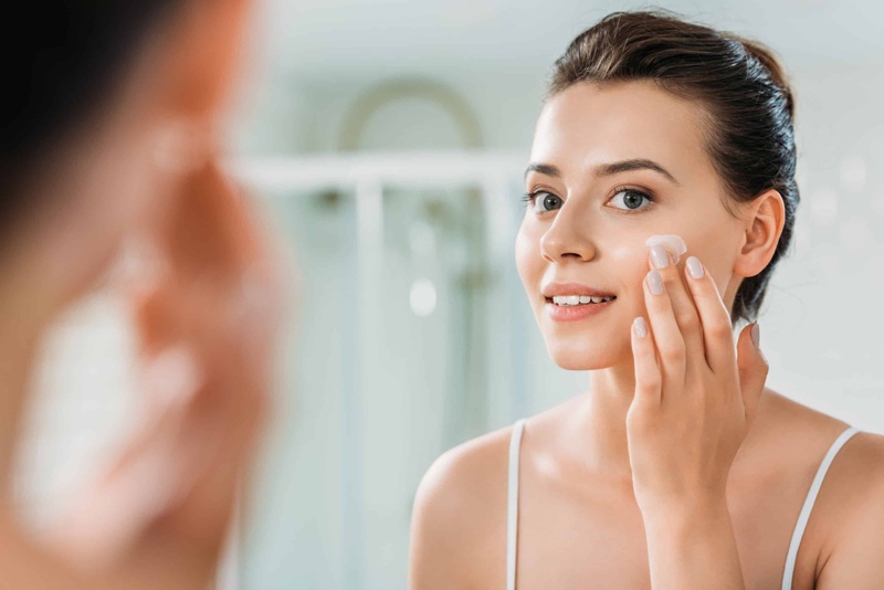 Sư dụng kem chống nắng giúp ngăn ngừa tình trạng lão hóa da