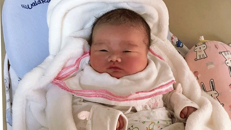 Mỗi tháng trẻ sơ sinh tăng bao nhiêu kg là đạt tiêu chuẩn?