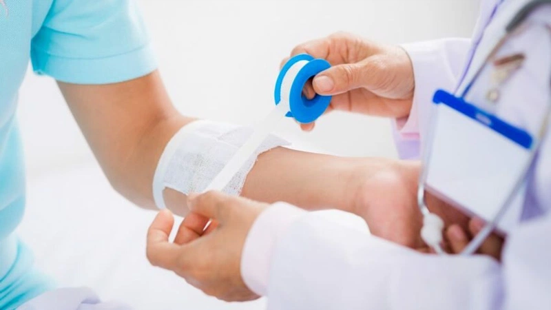 Một số dụng cụ sơ cứu cầm máu cần có tại nhà 3
