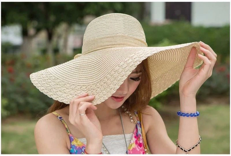 đội mũ che nắng giúp bảo vệ tóc, tránh gãy rụng